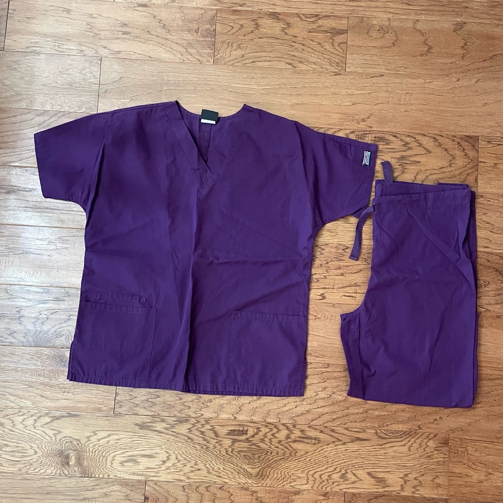 Scrub set